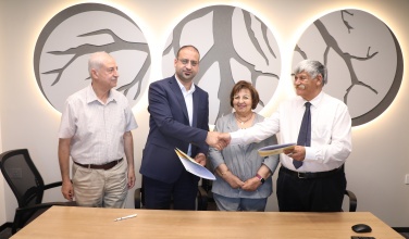 مؤسسة جذور تستقبل وفداً من مستشفى المقاصد وتوقع اتفاقية لتعزيز برامج التدريب الطبي والابتعاث.