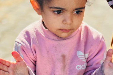 أدخلوا الدفء لأطفال غزة الآن مع اقتراب فصل الشتاء