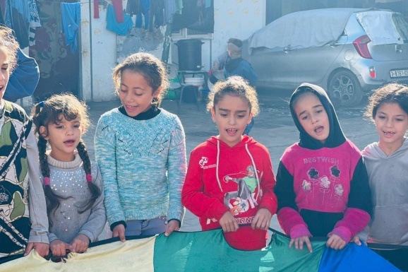 أدخلوا الدفء لأطفال غزة الآن مع اقتراب فصل الشتاء