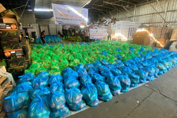 مؤسسة جذور توزع 15,000 طرد غذائي على الأسر في شمال غزة